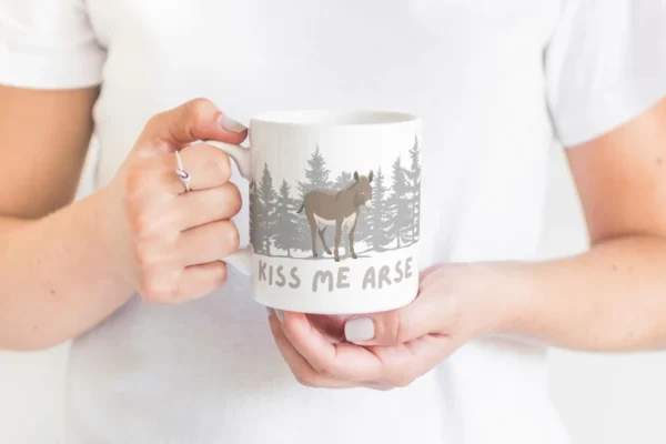 Humorous Newfoundland Coffee Mug – "Kiss Me Arse"